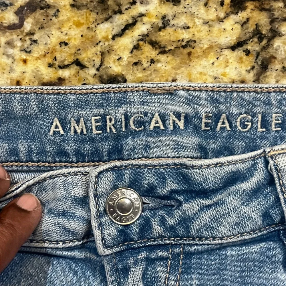 American Eagle Low-Rise Baggy Denim Shorts Medium Blue Womens Size 6 Distressed